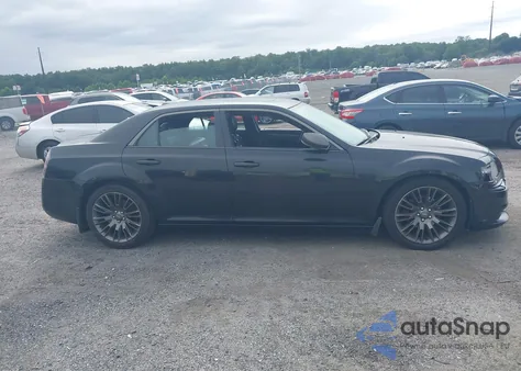 2013 Chrysler 300C John Varvatos Limited Edition z USA, uszkodzony, nr VIN 2C3CCADG2DH739054